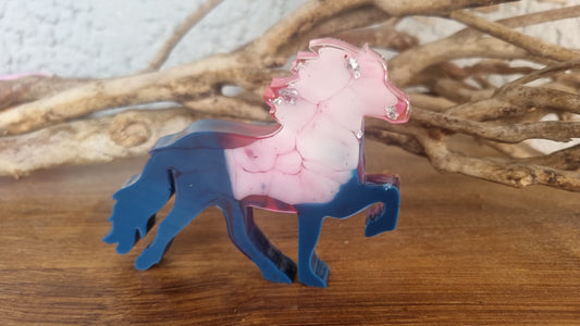 Pony stehend mittel
